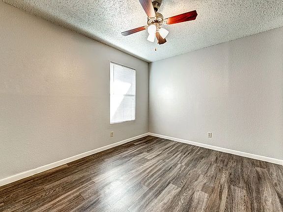 5th image of 2406 Bluebonnet Ln #4d6cf2c90