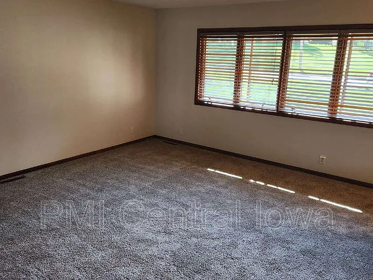 6615 Washington Ave — Photo 3
