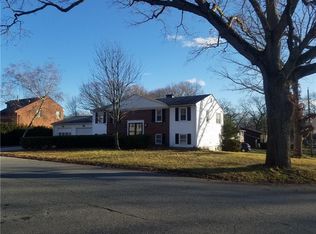 206 Bateman Ave, Cranston, RI 02920