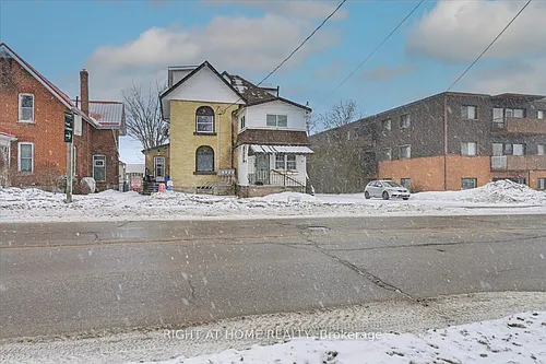 157 Lindsay St S Photo 1