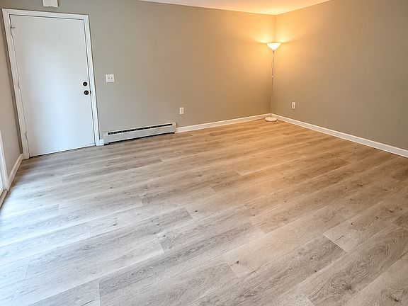 2nd image of 821 Minnesota Dr APT 5