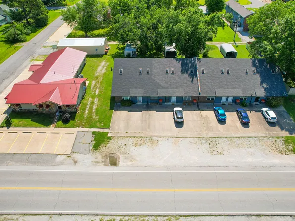 613 S Broadway St, Grove, OK 74344