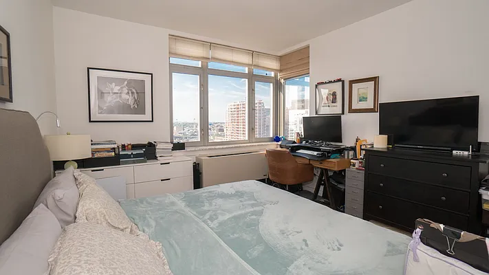 Sold by Silverstone Group USA Corp. | media 73