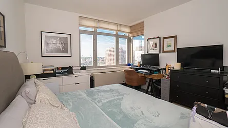 Sold by Silverstone Group USA Corp.