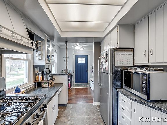 4th image of 2829 Gerald Ave NE