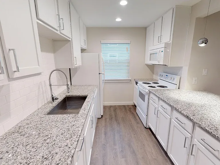 Mosswood Apartments — Photo 51