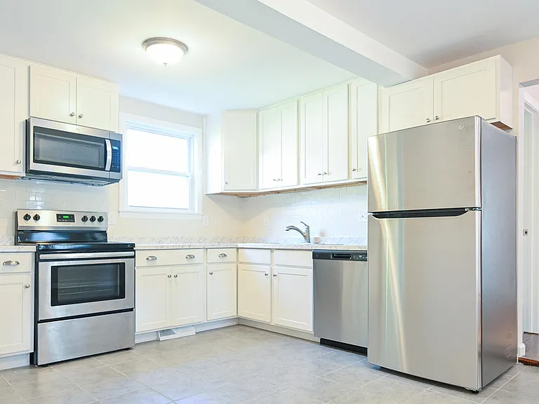 22 Chestnut St #1 — Photo 4