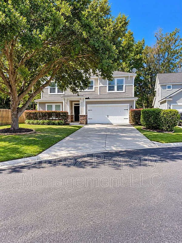 4 bed, 2.5 bath, 2518 sqft, $3,000 — Photo 1