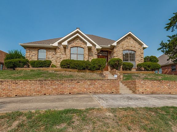 2nd image of 629 Bent Creek Dr