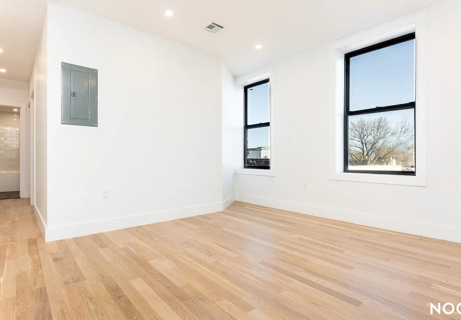 1635 Putnam Avenue — Photo 2