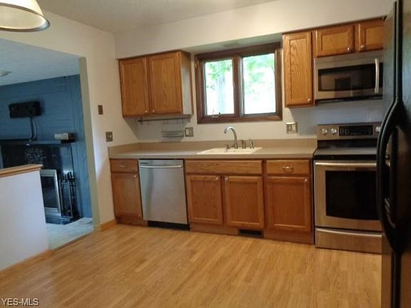4th image of 16734 Falmouth Dr