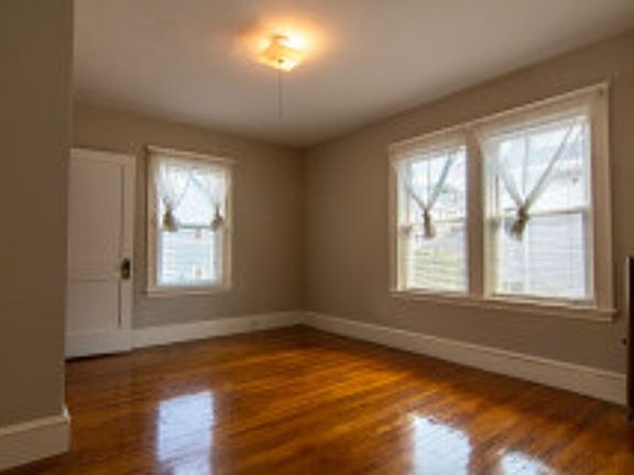 4th image of 64 Newport St