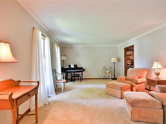 2nd image of 288 Wellingwood Ct