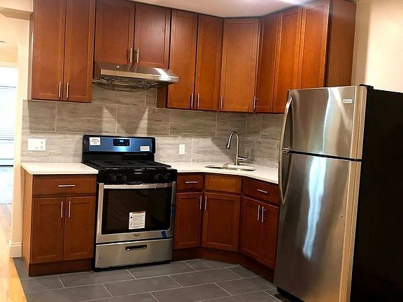 3rd image of 2278 E 28th St #1
