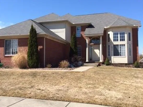 3377 Paramount Ln, Auburn Hills, MI 48326