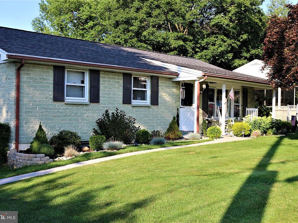 1st image of 811 Willow Ln