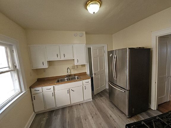 2nd image of 1547 Hillcrest Rd #1