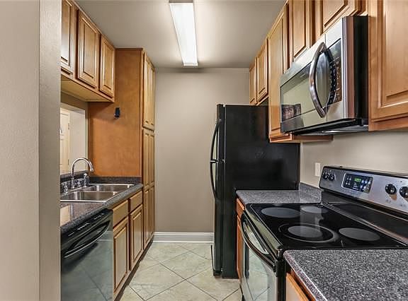 4th image of 925 Old Metairie Pl
