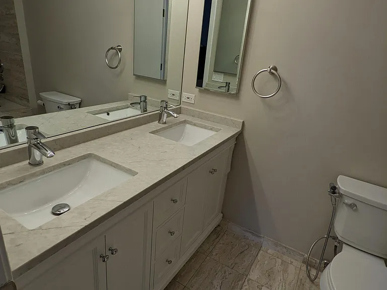 1208 W Fletcher St — Photo 12