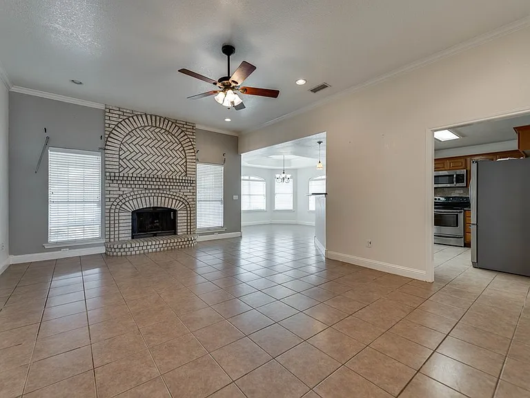 3316 Sagemont Dr — Photo 4