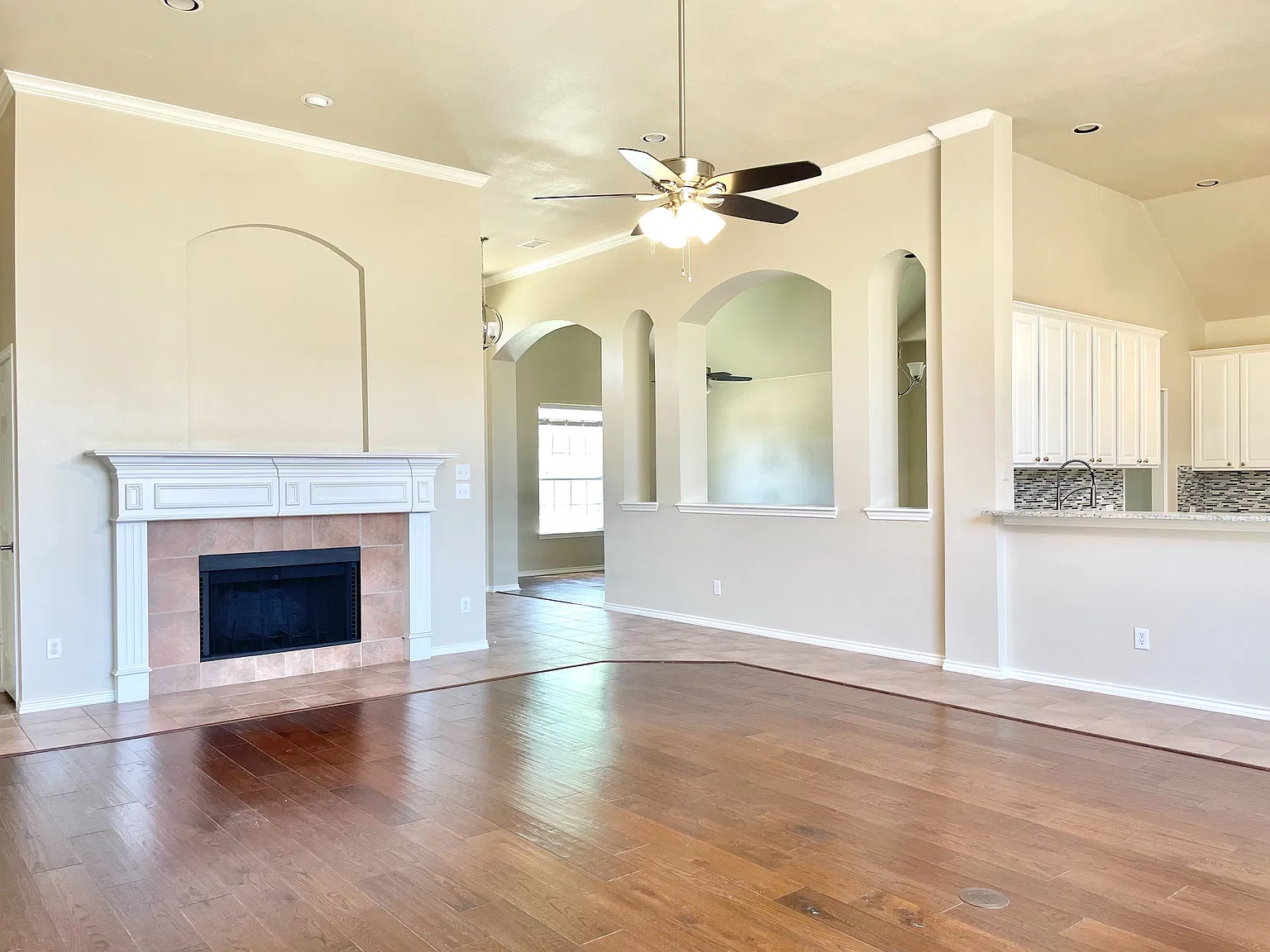 4 bed, 2446 sqft, $2,900 — Photo 3