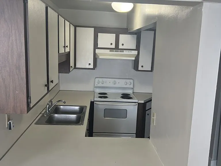 1009 S 3rd St — Photo 5