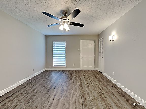 3rd image of 4015 Hartford Dr