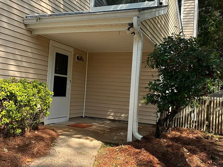 221 Mariners Row — Photo 2