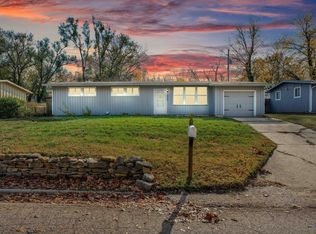 1307 SW Cornwall St, Topeka, KS 66611