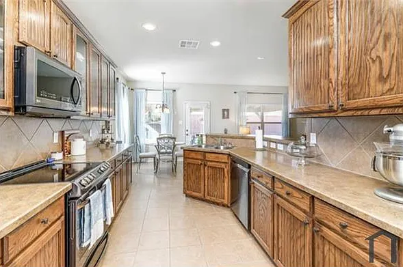 718 Fannin Dr