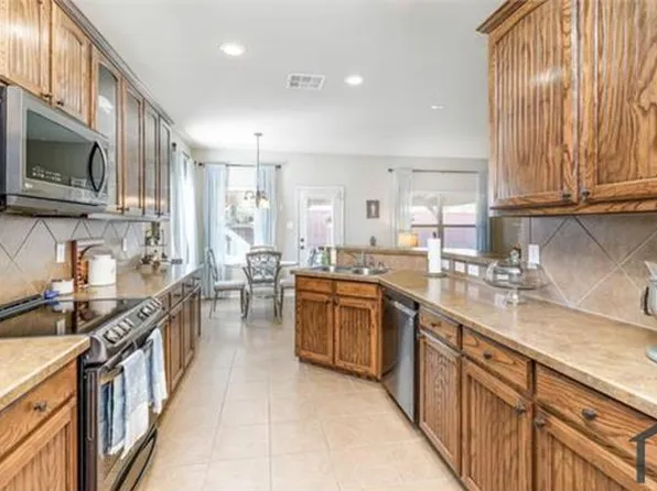 718 Fannin Dr, Nevada, TX 75173