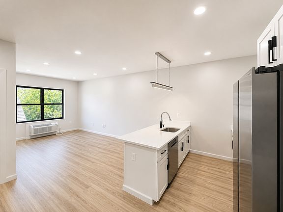 3rd image of 360 Van Houten St #404