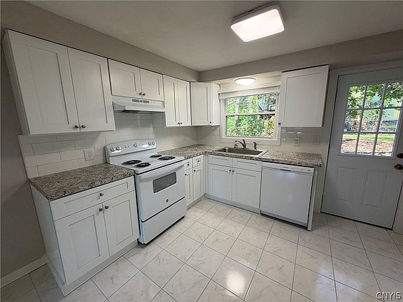 4th image of 230 Croly St