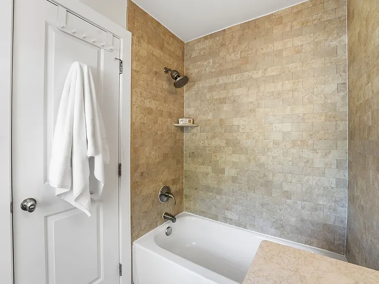 14 S St NE #201 — Photo 18