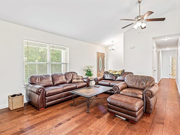 4th image of 1103 Valle Spring Trl