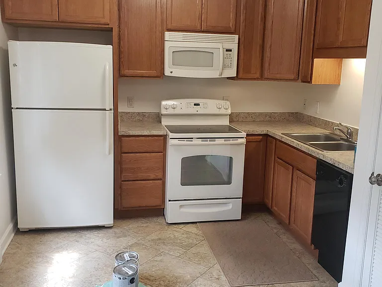 213 Cameron St — Photo 12