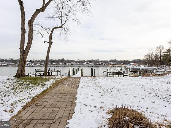 5th image of 415 Shore Dr