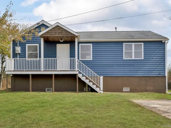 17 Bellport Road, Mastic Beach, NY 11951