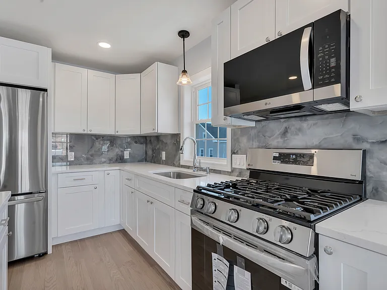 8 Anthony Ave #1 — Photo 7