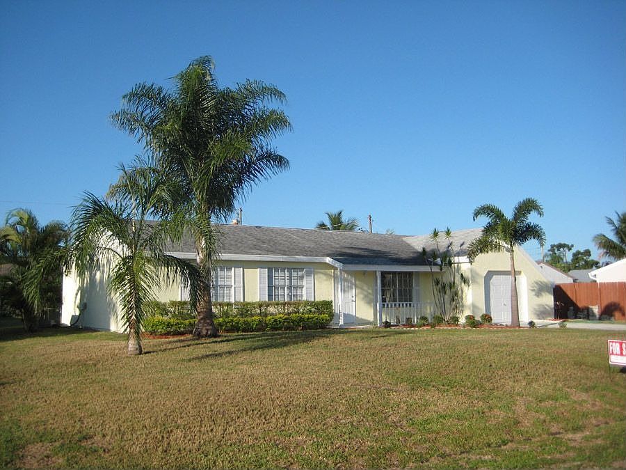 1st image of 512 SE Crescent Ave