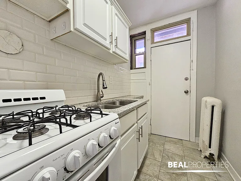 540-48 West Surf — Photo 10