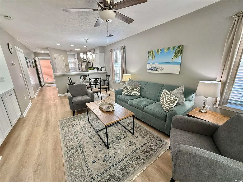 2 bed, 900 sqft, $1,600 — Photo 4