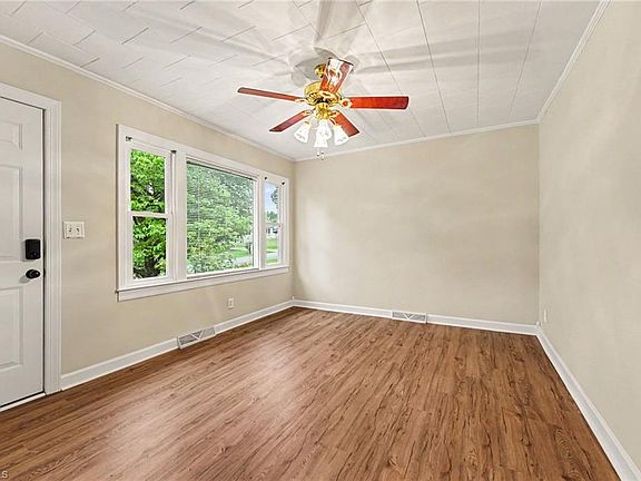 5th image of 204 Broad St