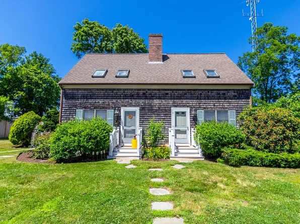 26 Shore St APT 2, Falmouth, MA 02540