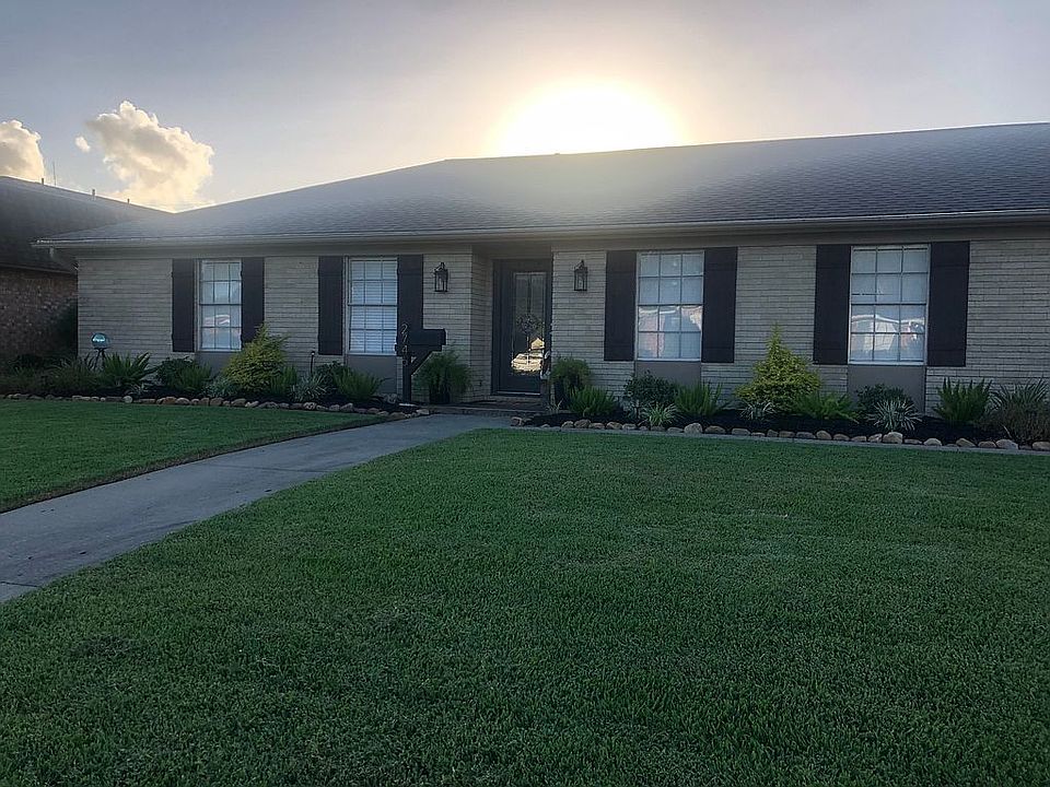 1st image of 2746 S Kitchen Dr