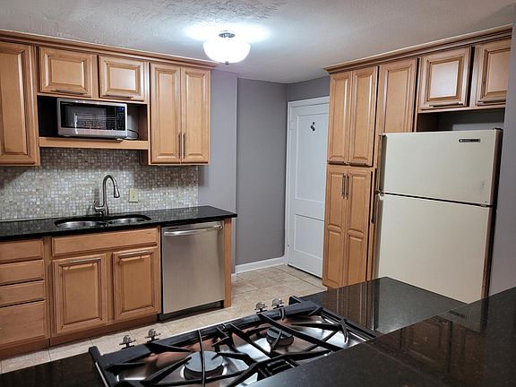 5th image of 616 E 63rd St #616