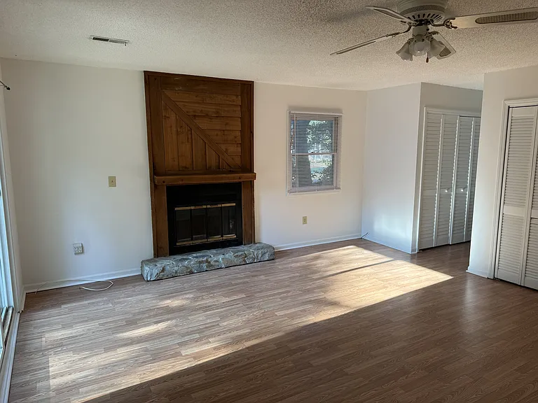 300 Lee Driveunit #B — Photo 5