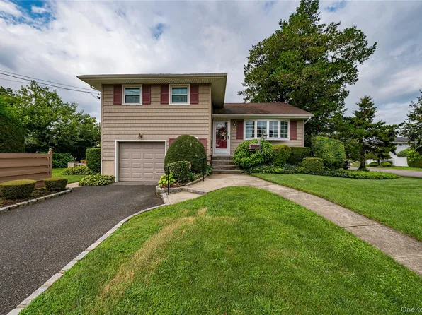 14 Westmoreland Road, Hicksville, NY 11801