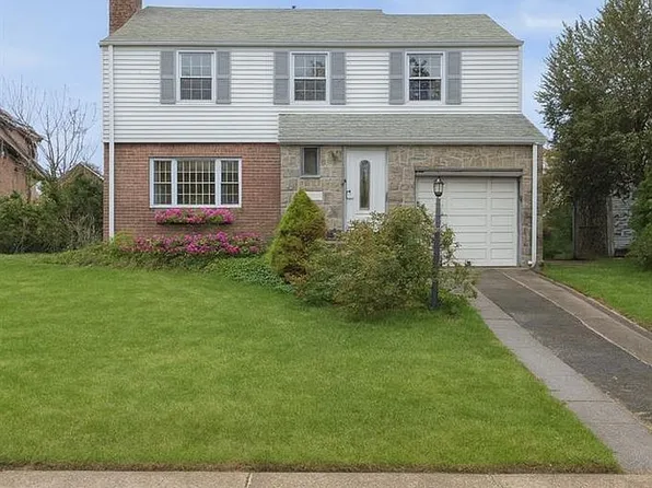 162-49 13th Ave, Whitestone, NY 11357