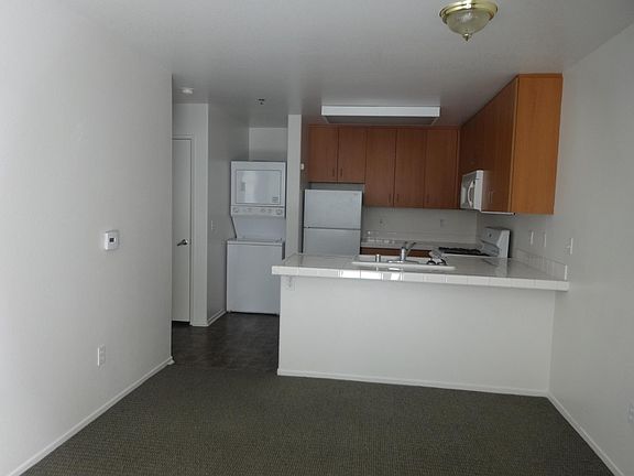 4th image of 519 E Harvard Blvd #103